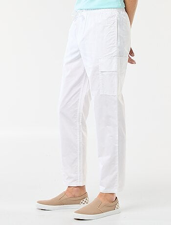 Broek met veel zakken en elastische tailleband met strikkoordje