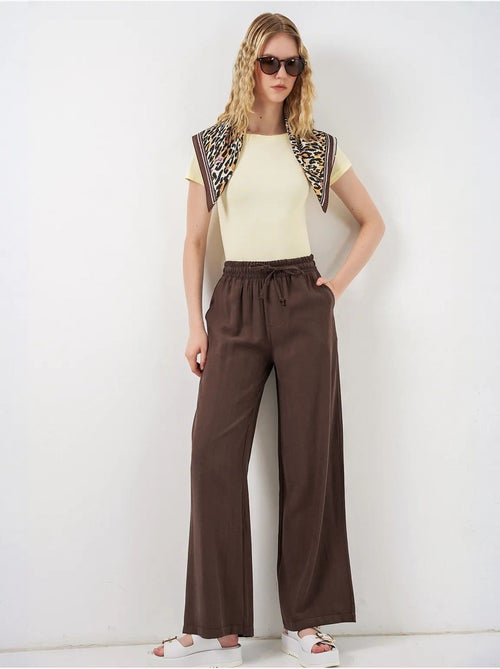 Broek met wijde pijpen, hoge taille en zak bdart - Kiabi Broek met wijde pijpen, hoge taille en zak bdart - Kiabi