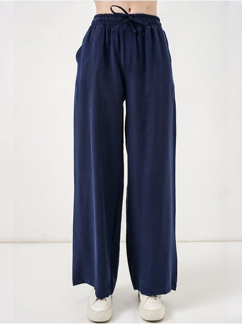Broek met wijde pijpen, hoge taille en zak bdart - Kiabi Broek met wijde pijpen, hoge taille en zak bdart - Kiabi