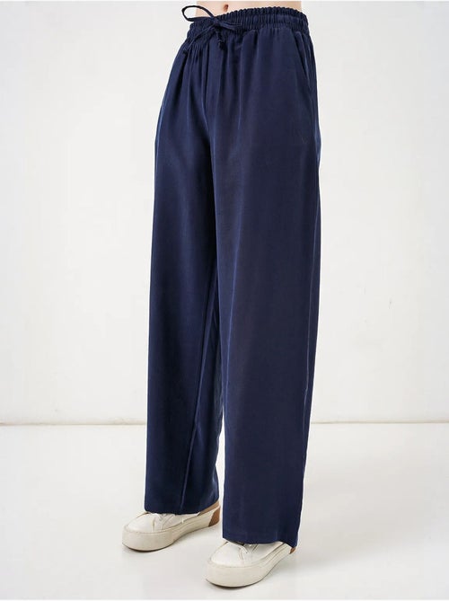 Broek met wijde pijpen, hoge taille en zak bdart - Kiabi Broek met wijde pijpen, hoge taille en zak bdart - Kiabi