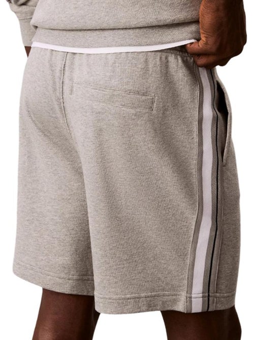 Calvin klein jeans heren short grijs met logo tape - Kiabi Calvin klein jeans heren short grijs met logo tape - Kiabi