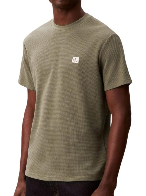 Calvin Klein Jeans Heren T-shirt Kaki met Wafelstructuur en Badge - Kiabi Calvin Klein Jeans Heren T-shirt Kaki met Wafelstructuur en Badge - Kiabi