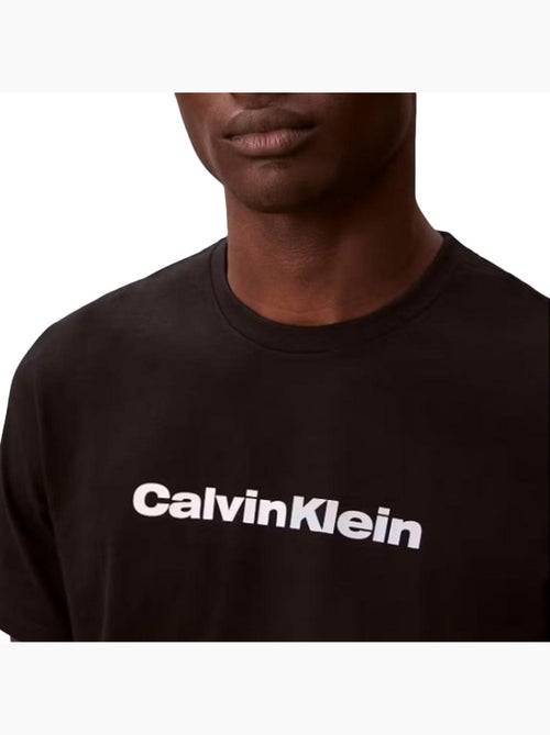 Calvin Klein Jeans Heren T-Shirt Zwart Groothandel 30s EU - Kiabi Calvin Klein Jeans Heren T-Shirt Zwart Groothandel 30s EU - Kiabi