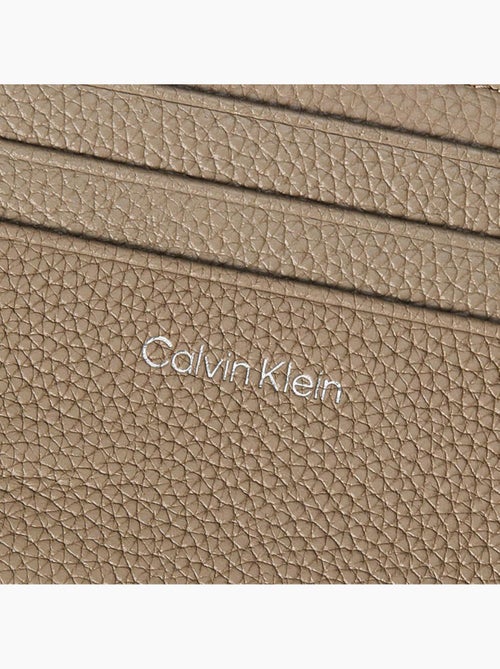Calvin klein jeans pebble taupe dames pasjeshouder portemonnee - Kiabi