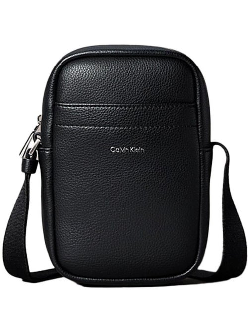 Calvin Klein Jeans Raiseds Zwarte Crossbody Tas voor Heren - Kiabi Calvin Klein Jeans Raiseds Zwarte Crossbody Tas voor Heren - Kiabi