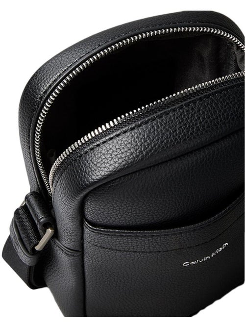 Calvin Klein Jeans Raiseds Zwarte Crossbody Tas voor Heren - Kiabi Calvin Klein Jeans Raiseds Zwarte Crossbody Tas voor Heren - Kiabi