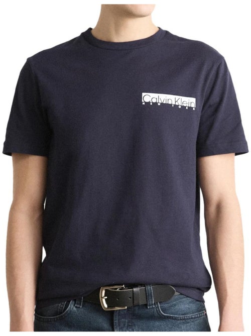 Calvin Klein Jeans T-shirt voor Heren - Marineblauw met Borstlogo - Kiabi Calvin Klein Jeans T-shirt voor Heren - Marineblauw met Borstlogo - Kiabi