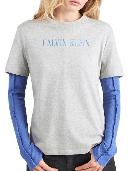 Calvin klein jeans varsity grijs t-shirt voor dames - Kiabi Calvin klein jeans varsity grijs t-shirt voor dames - Kiabi