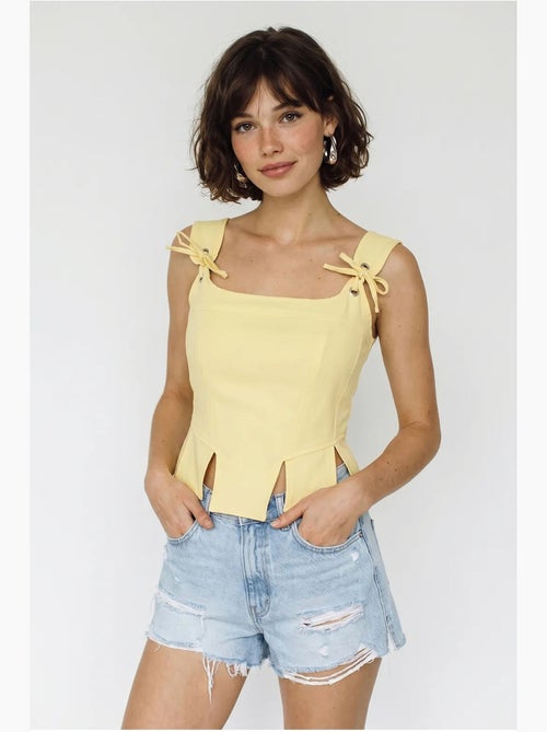 Camisole kort aansluitend met strik lucci - Kiabi Camisole kort aansluitend met strik lucci - Kiabi