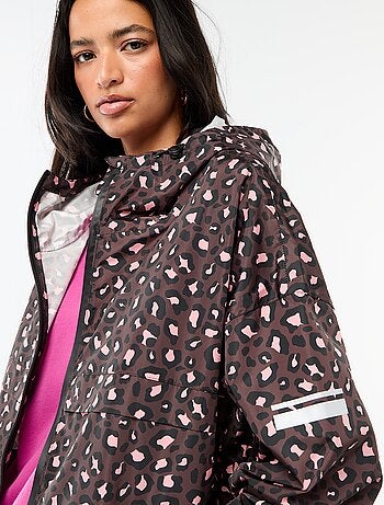 Cape de pluie déperlante avec capuche avec astuce pliage sur elle-même