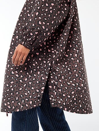 Cape de pluie déperlante avec capuche avec astuce pliage sur elle-même