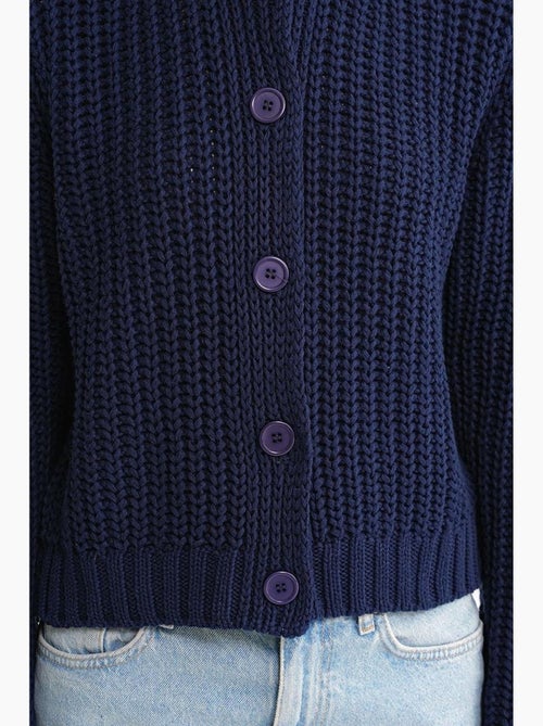 Cardigan van geribde, getextureerde brei met knopen mixray - Kiabi Cardigan van geribde, getextureerde brei met knopen mixray - Kiabi