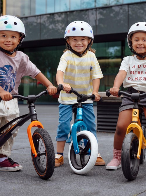 Casque vélo enfant - LIONELO - 50-56 cm - Possibilité de décoration - Certification Intertek - Kiabi Casque vélo enfant - LIONELO - 50-56 cm - Possibilité de décoration - Certification Intertek - Kiabi