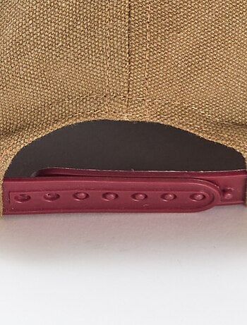 Casquette avec visière en matière côtelée