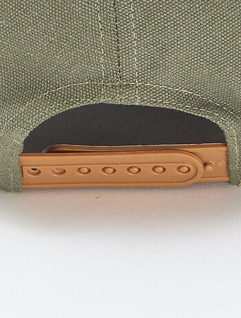 Casquette avec visière en matière côtelée