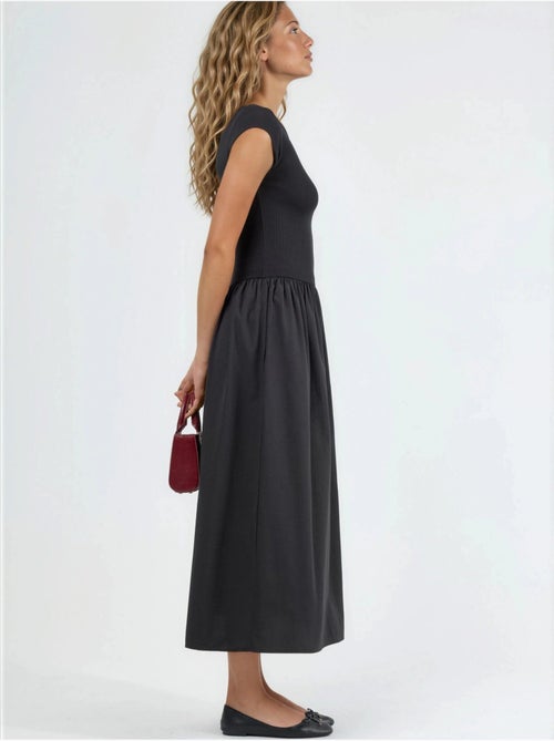 Casual midi-jurk met ronde hals busem - Kiabi Casual midi-jurk met ronde hals busem - Kiabi