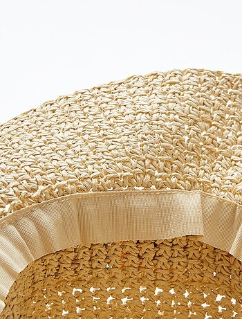 Chapeau forme cloche avec détails macramé