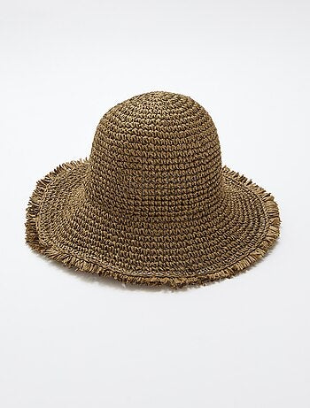 Chapeau forme cloche en paille
