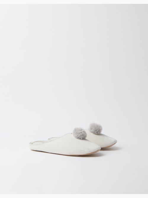 Chaussons avec pompons, mo fashion - Kiabi Chaussons avec pompons, mo fashion - Kiabi