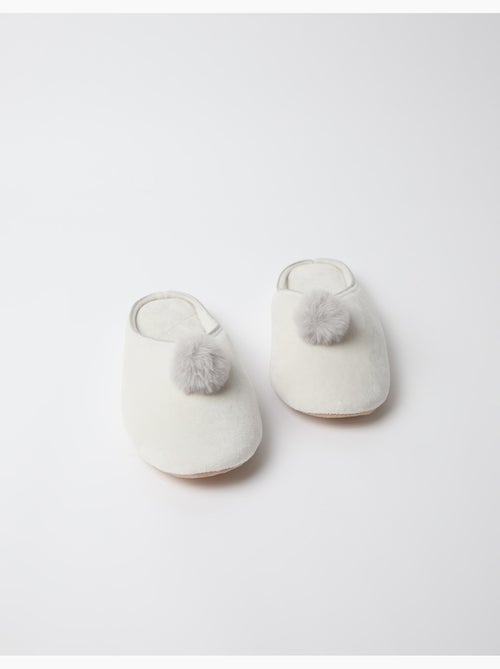 Chaussons avec pompons, mo fashion - Kiabi Chaussons avec pompons, mo fashion - Kiabi