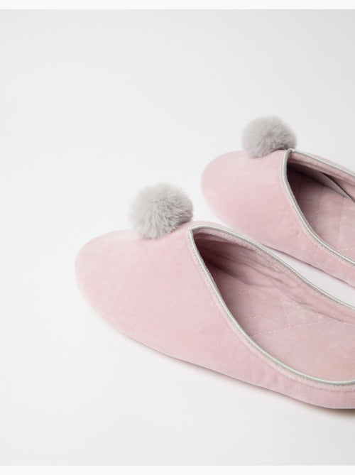 Chaussons avec pompons, mo fashion - Kiabi Chaussons avec pompons, mo fashion - Kiabi