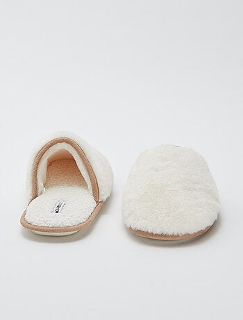 Chaussons basiques en fausse fourrure