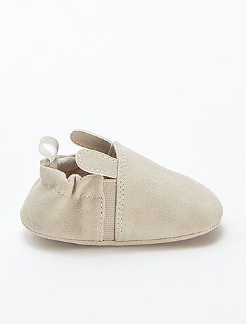 Chaussons en suédine avec oreilles en relief