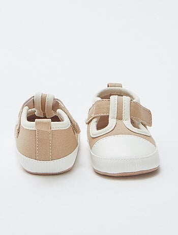 Chaussons esprit baskets en toile