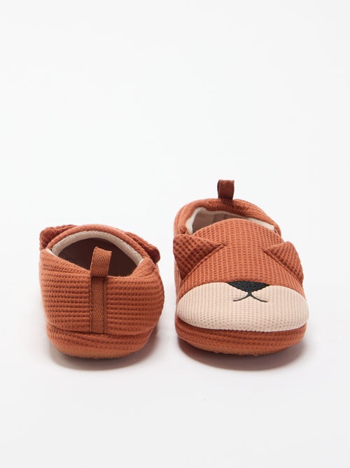 Chaussons forme charentaise - Kiabi Chaussons forme charentaise - Kiabi