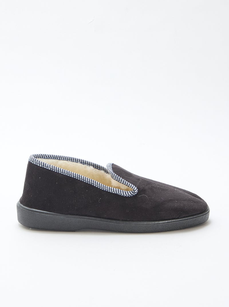 Chaussons fourrés avec bords contrastants Noir - Kiabi