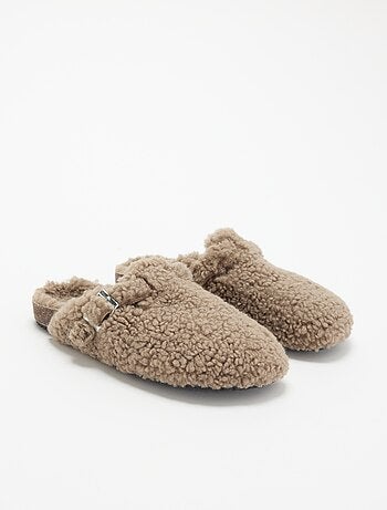Chaussons mules effet moutonné avec bride
