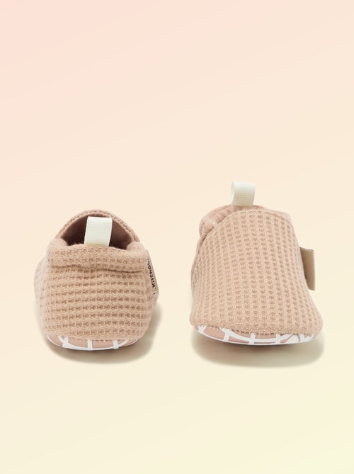 Chaussons souples avec élastiques motricité 1 - Kitchoun - Kiabi
