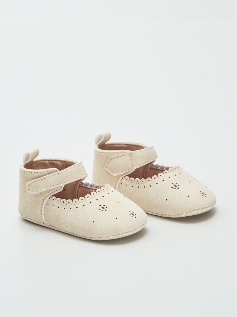 Chaussures Salomés avec perforations fantaisies Beige - Kiabi