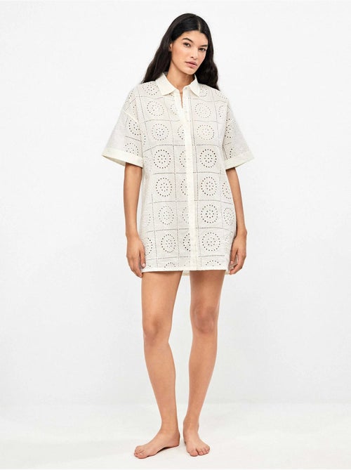 Chemise avec boutons et détails ajourés 100% coton - Kiabi Chemise avec boutons et détails ajourés 100% coton - Kiabi