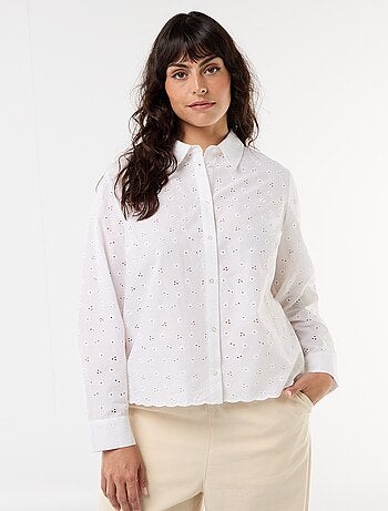 Chemise avec broderie anglaise et détails ondulés