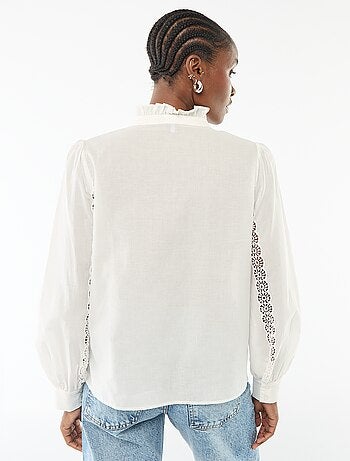 Chemise avec broderies anglaises et volants au col
