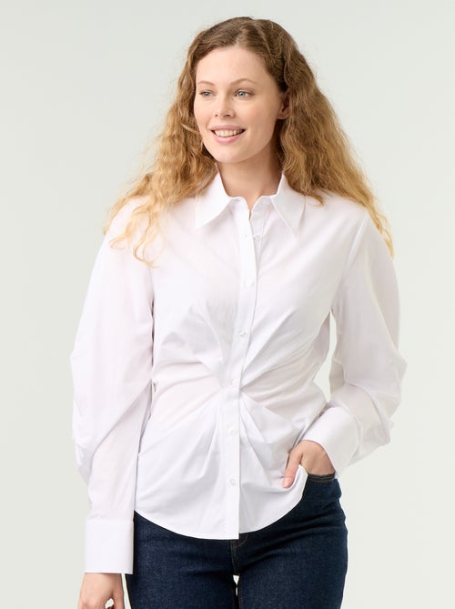 Chemise avec coupe fantaisie ajustée à l'avant - Kiabi Chemise avec coupe fantaisie ajustée à l'avant - Kiabi