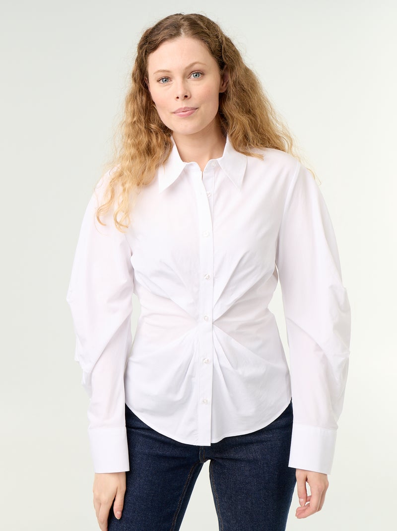 Chemise avec coupe fantaisie ajustée à l'avant Blanc - Kiabi