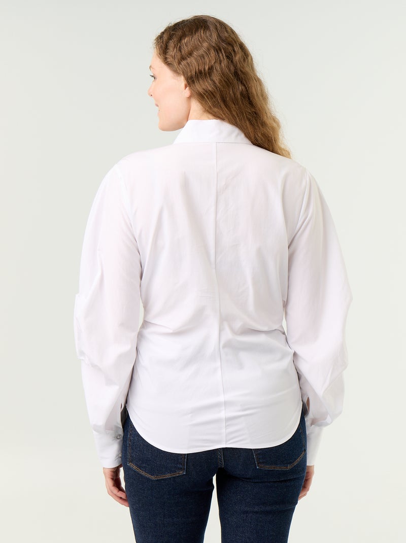 Chemise avec coupe fantaisie ajustée à l'avant Blanc - Kiabi