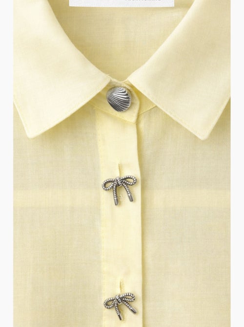 Chemise boutonnée à manches courtes avec accessoire en pierre mixray - Kiabi Chemise boutonnée à manches courtes avec accessoire en pierre mixray - Kiabi