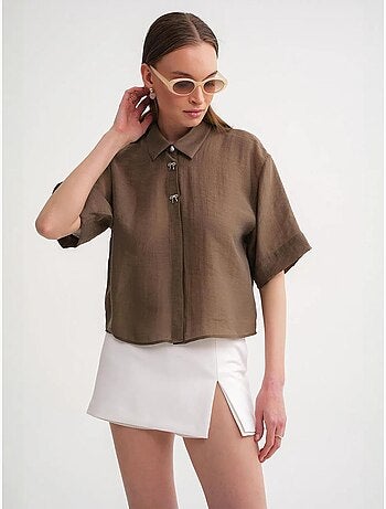 Chemise boutonnée à manches courtes avec accessoire en pierre mixray