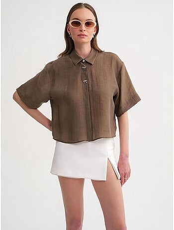 Chemise boutonnée à manches courtes avec accessoire en pierre mixray