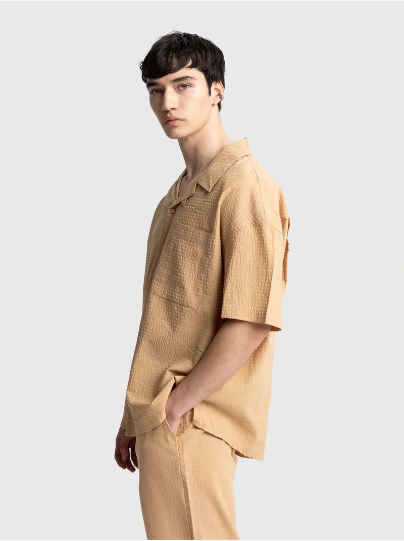 Chemise boutonnée en coton texturé avec poche giesto Grège - Kiabi