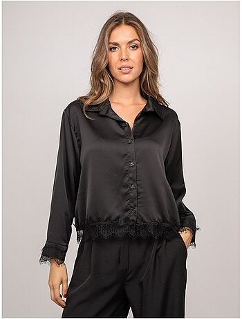 Chemise courte en satin bordée de dentelle olenka