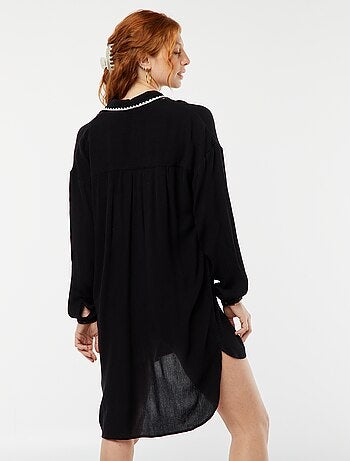 Chemise de plage longue avec encolure brodée