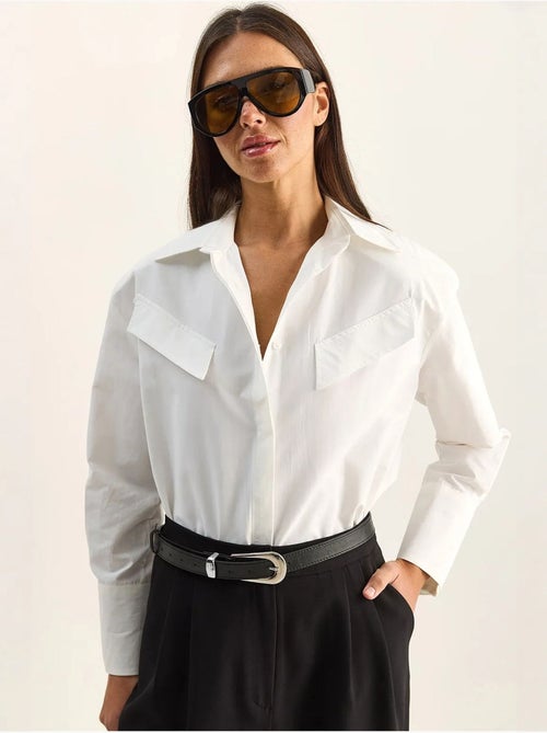 Chemise décontractée en popeline boutonnée à manches longues avec poche lucci - Kiabi Chemise décontractée en popeline boutonnée à manches longues avec poche lucci - Kiabi