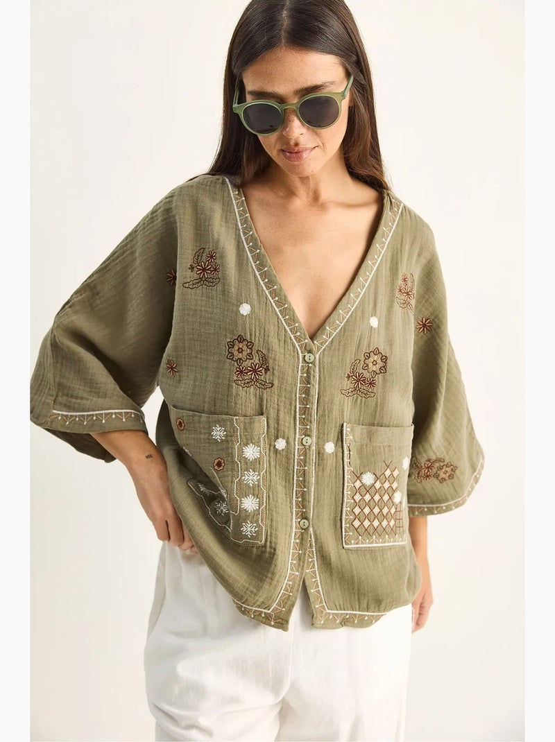 Chemise en coton crêpe brodée à col v lucci Kaki - Kiabi