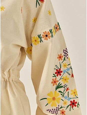 Chemise en lin à col en v brodée et poignets élastiques lucci