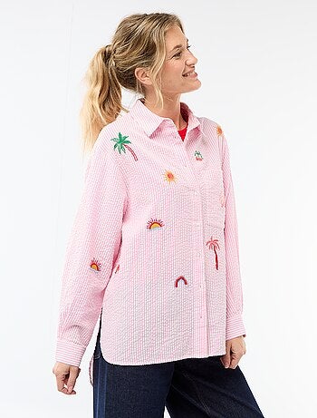 Chemise en matière gaufrée + broderies