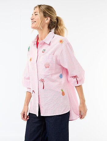 Chemise en matière gaufrée + broderies